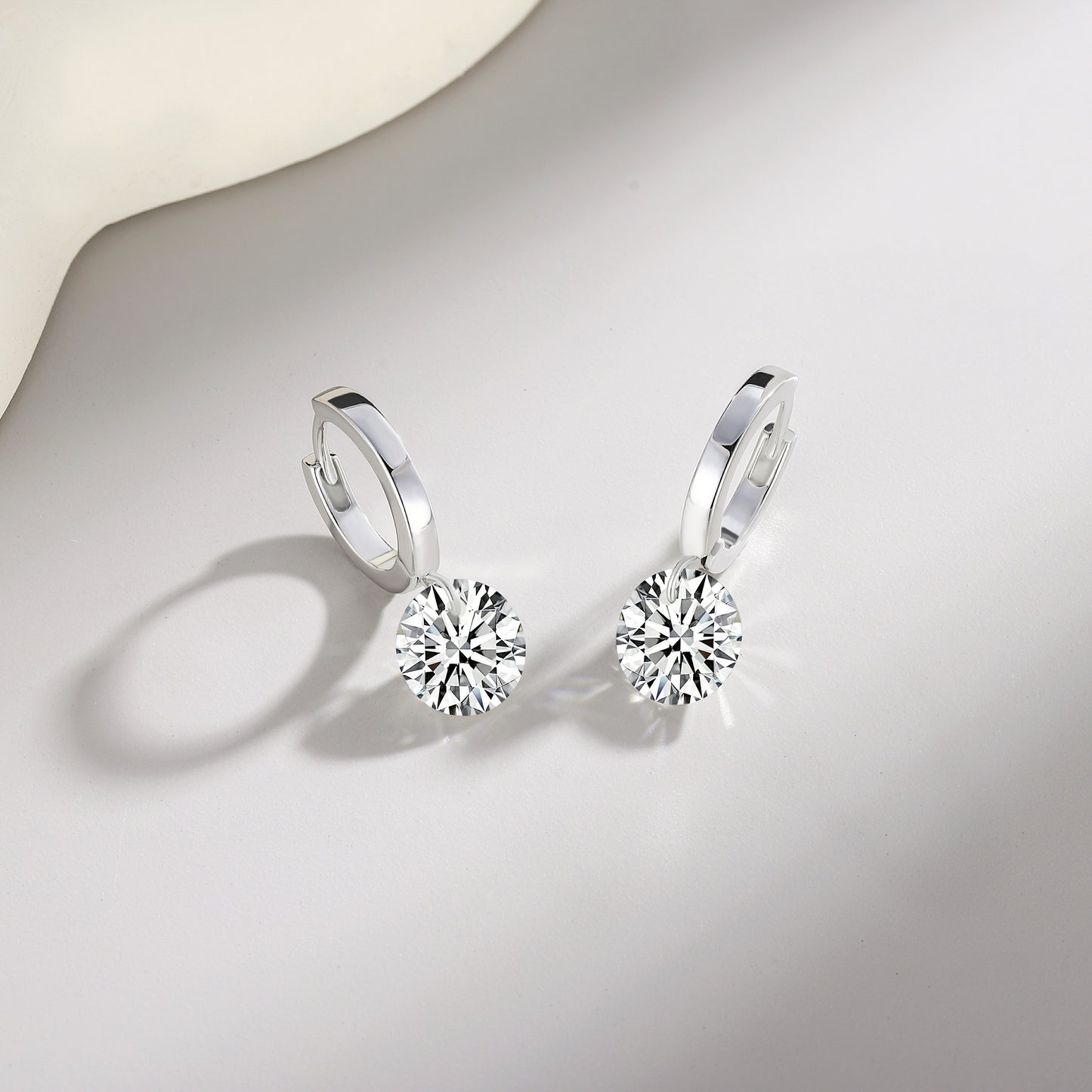 Top-quality Moissanite Luxury And Fashionable Light Luxury Jewelry Silver Stud Earrings S925 Silver Plated Platinum