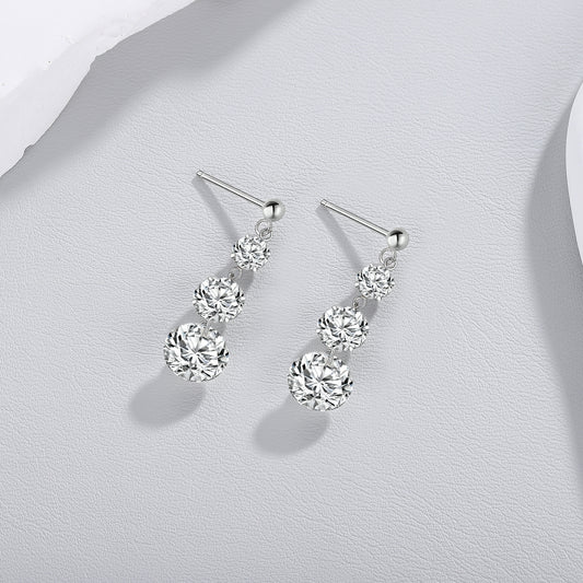 Top-quality Moissanite Luxury And Fashionable Light Luxury Jewelry Silver Stud Earrings S925 Silver Plated Platinum